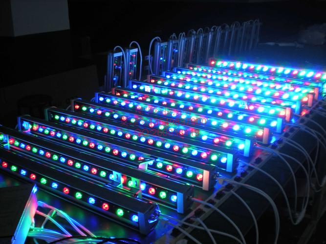 资讯 产品图片 供应led 24w彩色rgb洗墙灯 dmx512控制 led线条灯